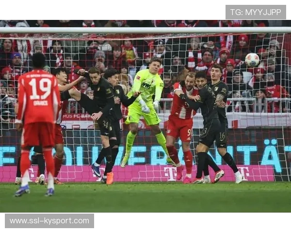 拜仁vs奥格斯堡半场战罢，伊藤洋辉头球破门领先